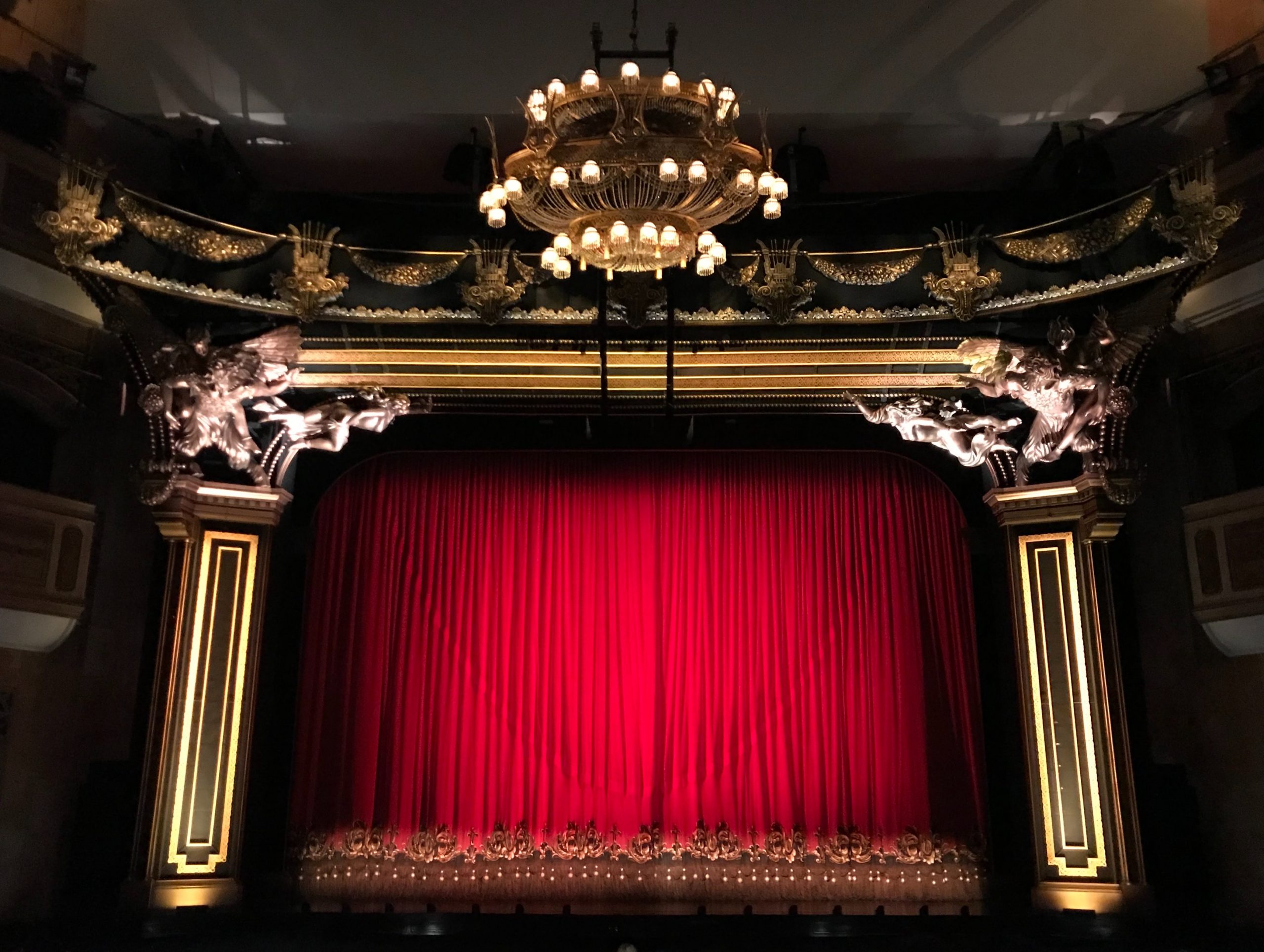 Theater Knigge